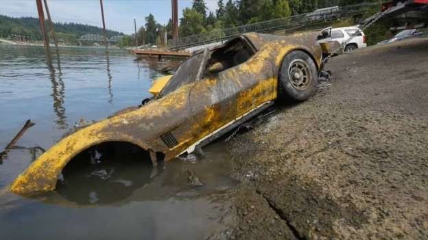 Corvette Pulled From Lake By Scuba Divers
